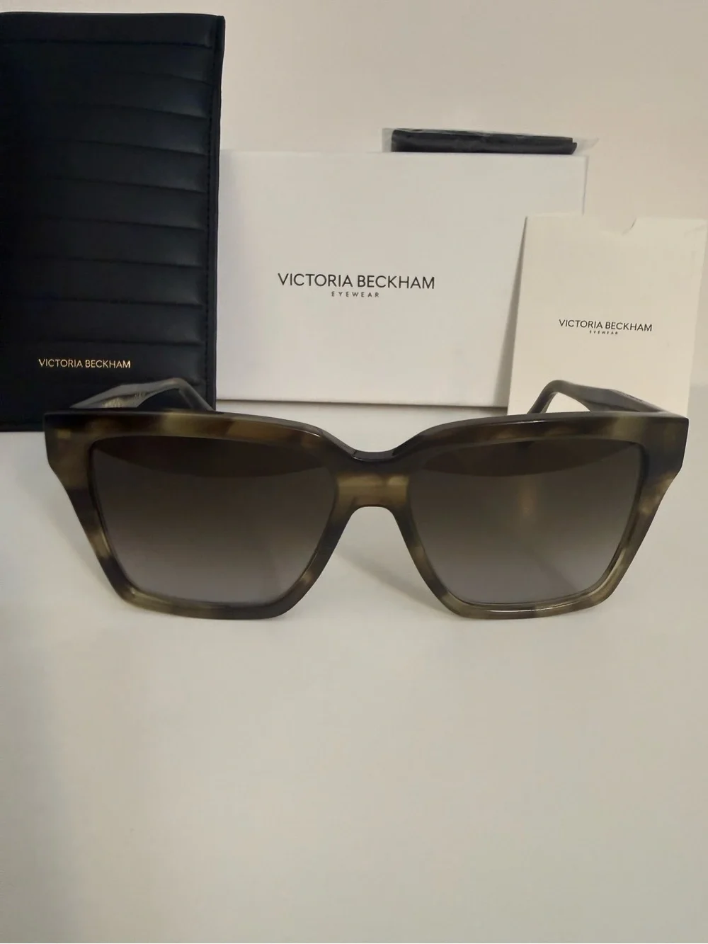 Victoria Beckham VB672S women’s  Sunglasses Square Tortoise Striped Khaki Havana